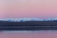 Suntset-Over-The-Mountains-at-Lake-Pukaki-with-pink-in-the-sky